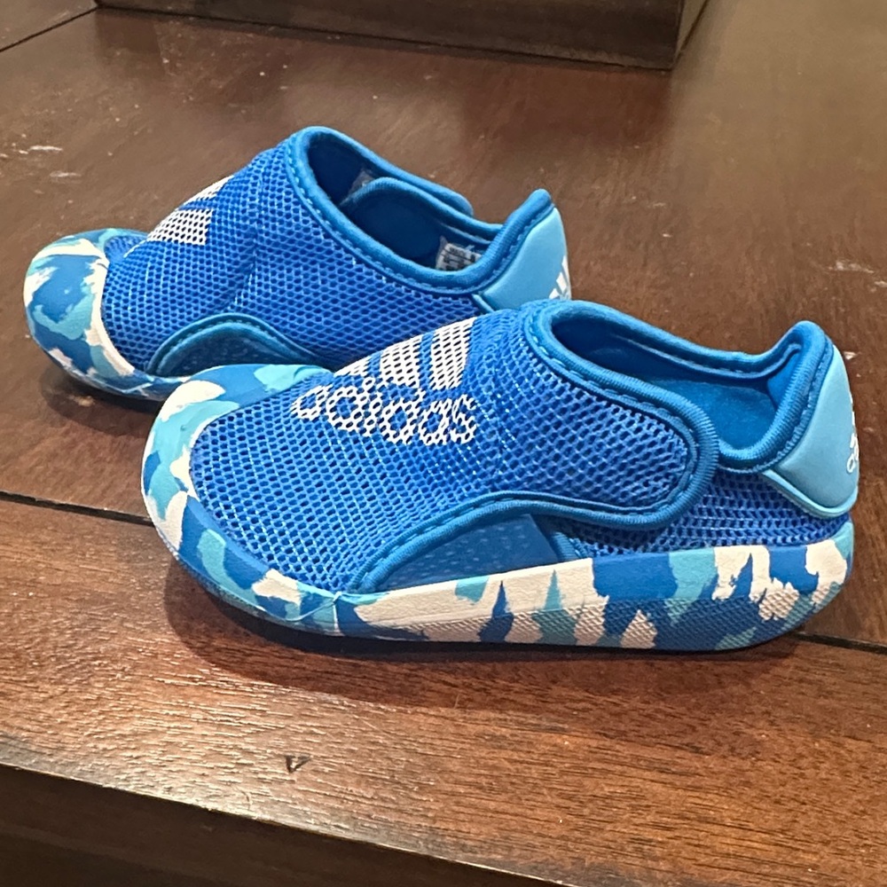 Adidas Kids Blue Mesh Velcro pool/beach water sandals Sneakers